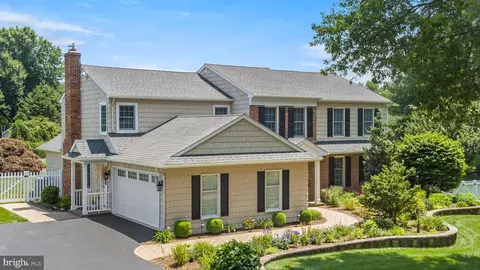205 Shropshire Dr, West Chester, PA 19382