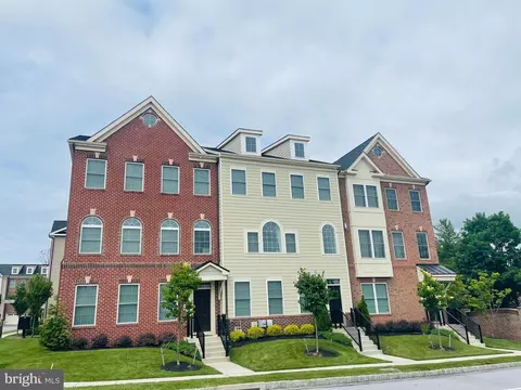 100 Agnes Grace Ln, Wayne, PA 19087