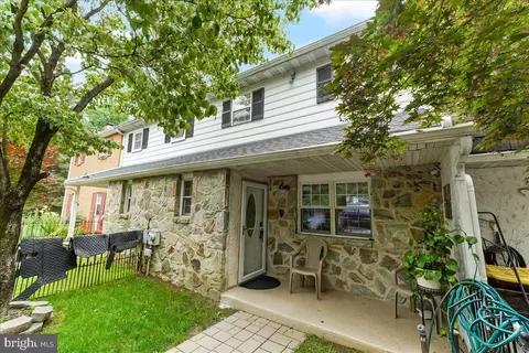 43 Townview Dr, West Grove, PA 19390
