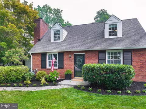 461 Robinwood Rd, Wayne, PA 19087