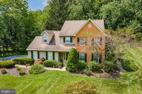 100 Crestview Dr, Kennett Square, PA 19348