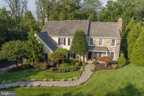 823 Avonwood Dr, Wayne, PA 19087
