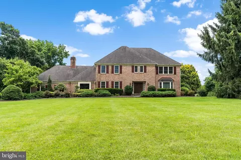 4 Windswept Dr, Malvern, PA 19355