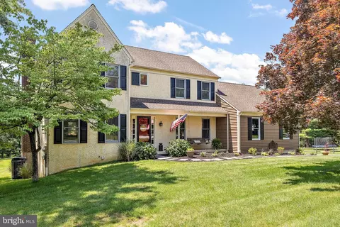 202 Claremont Ln, Downingtown, PA 19335
