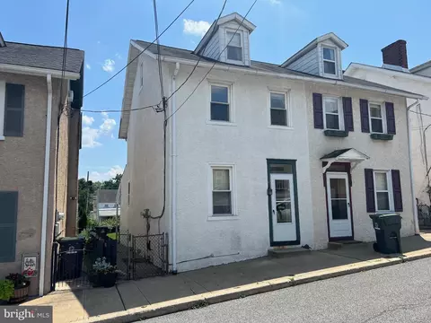 4 Hall St, Phoenixville, PA 19460