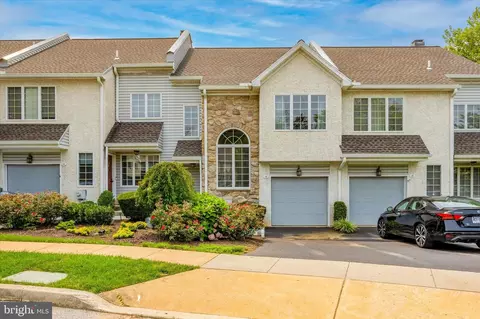 16 Buttonwood Dr, Exton, PA 19341