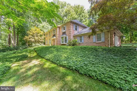 831 Nathan Hale Dr, West Chester, PA 19382