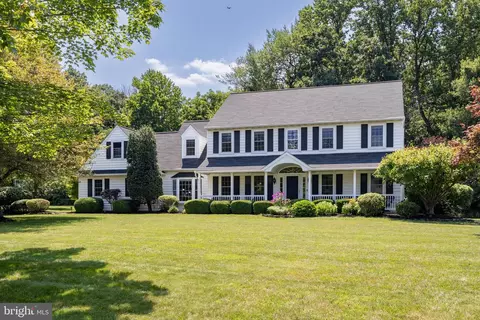 28 Penns Greene Dr, West Grove, PA 19390