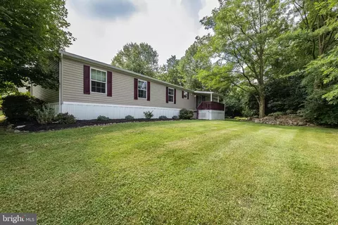 202 Deer Run Dr, Honey Brook, PA 19344