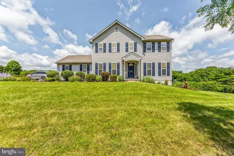 110 Turners Pond Dr, Lincoln University, PA 19352