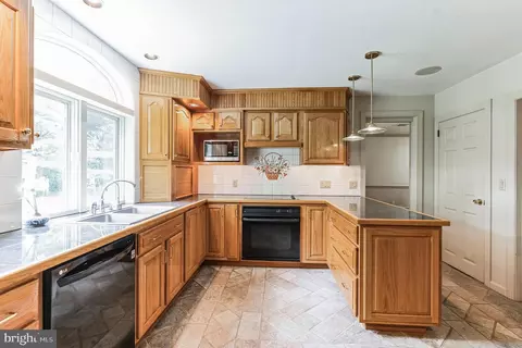 596 Park Ridge Dr, Wayne, PA 19087 photo 11