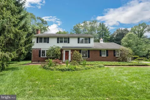 596 Park Ridge Dr, Wayne, PA 19087