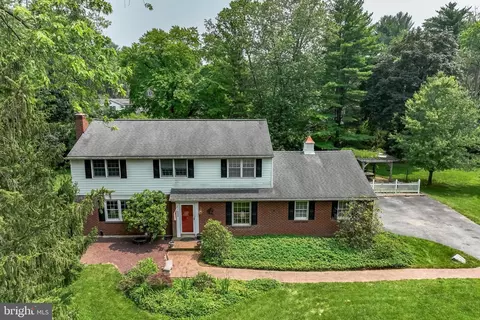 596 Park Ridge Dr, Wayne, PA 19087 photo 2