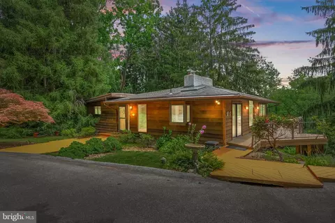 2 Mountain View Ln, Phoenixville, PA 19460