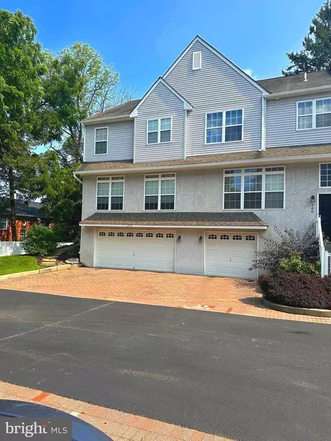 210 Debaptiste Ln, West Chester, PA 19382