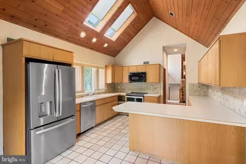 679 Thomas Jefferson Rd, Wayne, PA 19087 photo 12
