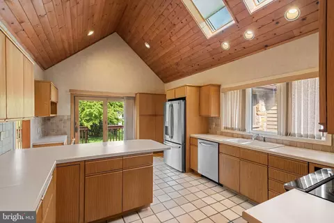 679 Thomas Jefferson Rd, Wayne, PA 19087 photo 13