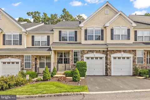 76 Longview Ln, Newtown Square, PA 19073