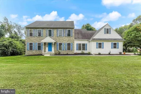 6 Bittersweet Dr, Cochranville, PA 19330