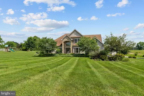109 W London Grove Rd, West Grove, PA 19390