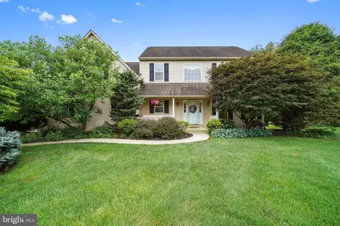 8 Song Bird Cir, Glenmoore, PA 19343