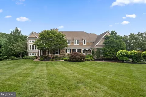 17 Highlands Ln, Malvern, PA 19355