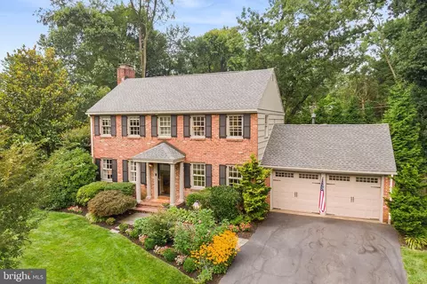 270 Hillcrest Rd, Wayne, PA 19087