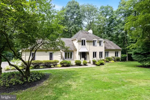 681 Strafford Cir, Wayne, PA 19087 photo 2