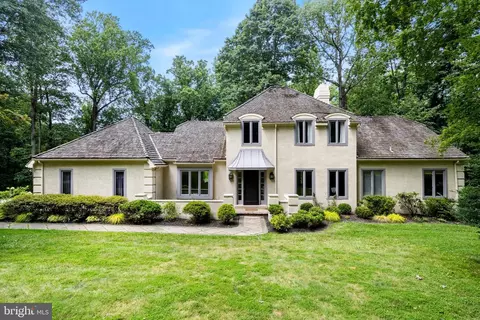 681 Strafford Cir, Wayne, PA 19087
