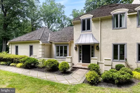 681 Strafford Cir, Wayne, PA 19087 photo 4