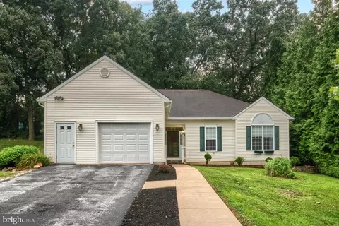 717 Exeter Dr, Oxford, PA 19363