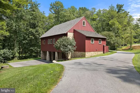 82 Brownstone Ln, Elverson, PA 19520