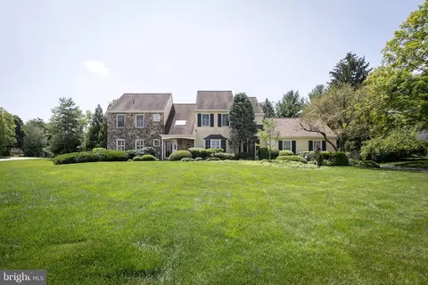400 Fox Chapel Ln, Wayne, PA 19087