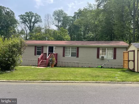 4 Comanche Ln, Honey Brook, PA 19344