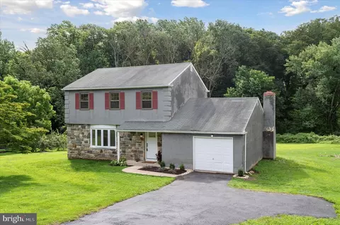 11 Briar Chase Rd, West Grove, PA 19390