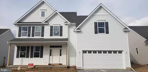 111 Petrelia Dr, Honey Brook, PA 19344
