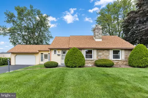 1 W Golf Club Ln, Paoli, PA 19301