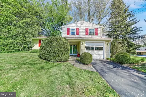 15 Buck Run Ln, Malvern, PA 19355