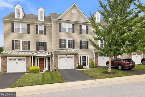 212 Tall Trees Cir, Downingtown, PA 19335