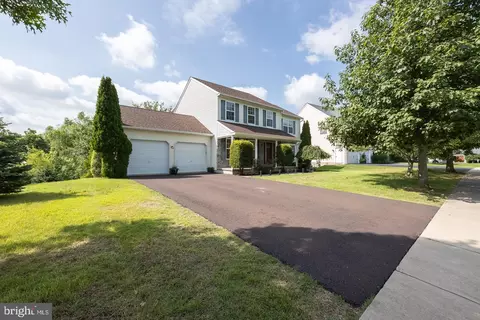 1153 Bateman Dr, Phoenixville, PA 19460