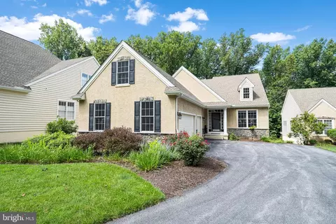 105 Regency Ct, Avondale, PA 19311