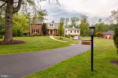 10 Evergreen Ln, Malvern, PA 19355