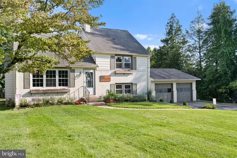 1120 Laurel Dr, West Chester, PA 19380