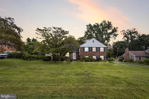 350 Red Coat Ln, Wayne, PA 19087