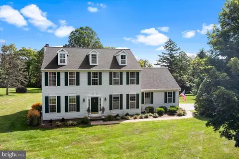 38 S Iroquois Ln, Chester Springs, PA 19425
