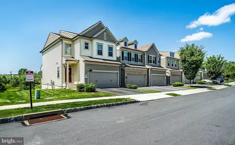 39 Locks Farm Ln, Downingtown, PA 19335