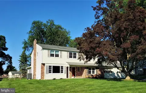 109 Baker Cir, Exton, PA 19341 photo 2