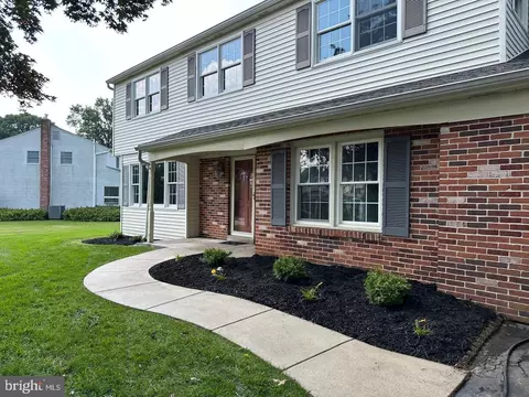 109 Baker Cir, Exton, PA 19341 photo 3