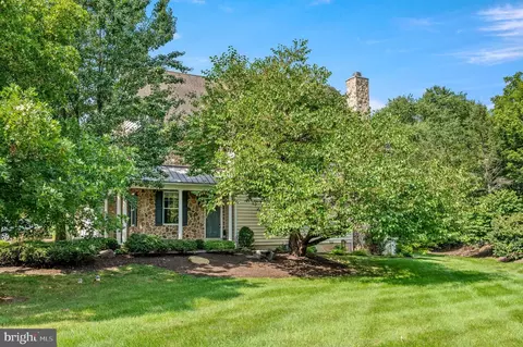100 Potters Pond Dr, Phoenixville, PA 19460