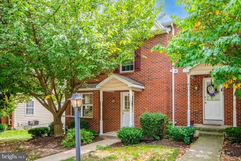 1035 Square Dr, Phoenixville, PA 19460